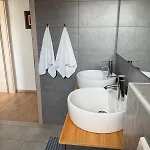 Apartman Two Bedrom Modern Flat Near Ljubljana Private Garage &balcony