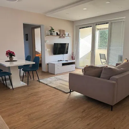 Two Bedrom Modern Flat Near Ljubljana Private Garage &balcony *