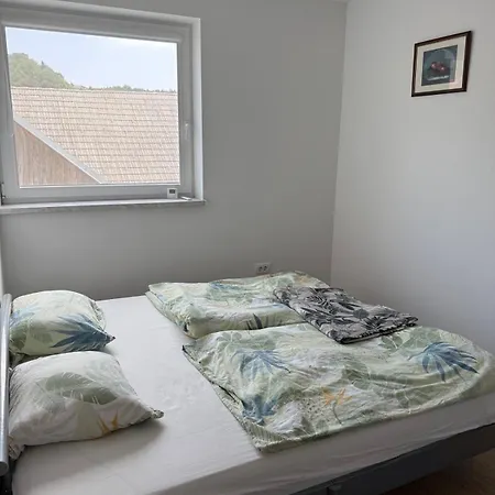 Two Bedrom Modern Flat Near Ljubljana Private Garage &balcony Apartmán *