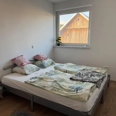 Two Bedrom Modern Flat Near Ljubljana Private Garage &balcony