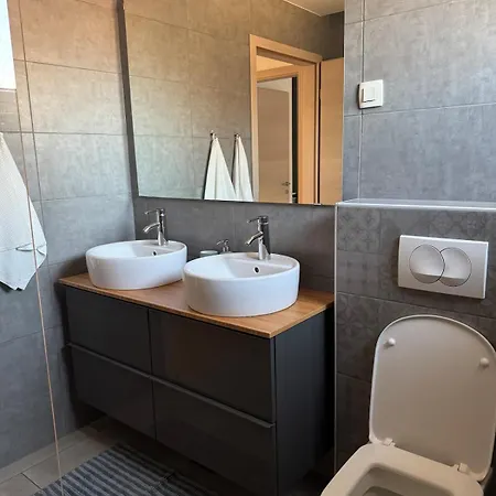 Two Bedrom Modern Flat Near Ljubljana Private Garage &balcony Dobrova