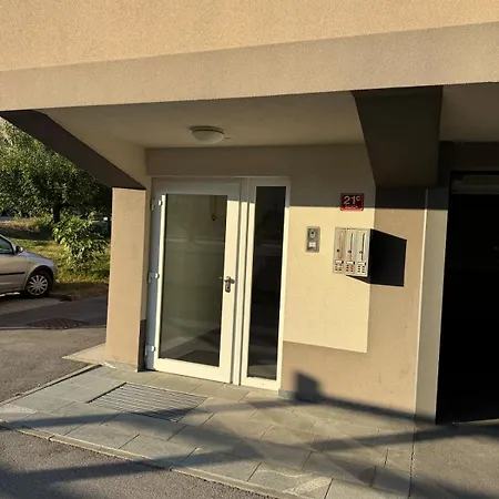 Two Bedrom Modern Flat Near Ljubljana Private Garage &balcony Dobrova