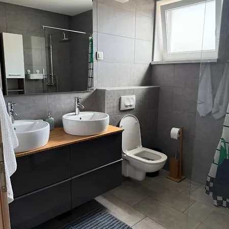 Apartmán Two Bedrom Modern Flat Near Ljubljana Private Garage &balcony *