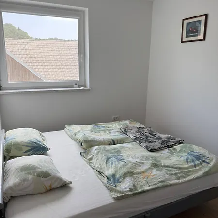 Two Bedrom Modern Flat Near Ljubljana Private Garage &balcony