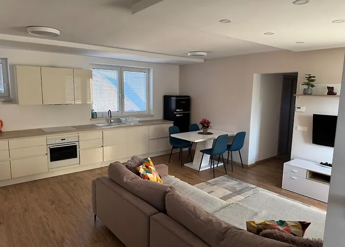 Two Bedrom Modern Flat Near Ljubljana Private Garage &balcony