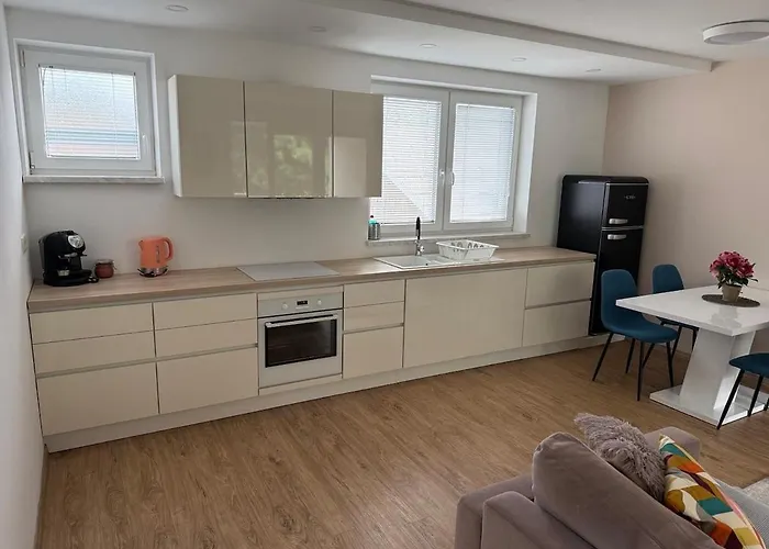 Two Bedrom Modern Flat Near Ljubljana Private Garage &balcony Dobrova