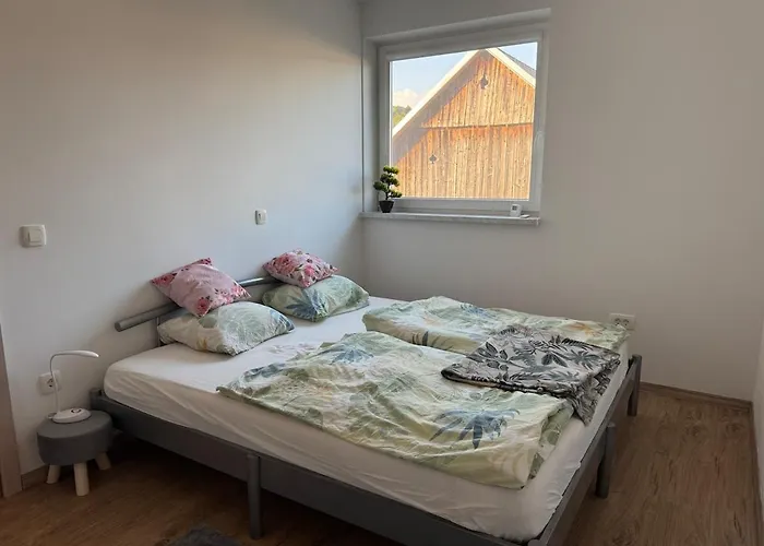 Two Bedrom Modern Flat Near Ljubljana Private Garage &balcony
