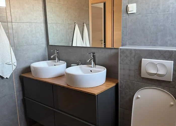 Two Bedrom Modern Flat Near Ljubljana Private Garage &balcony Dobrova