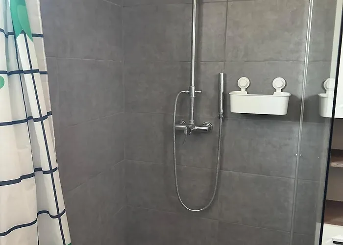 Two Bedrom Modern Flat Near Ljubljana Private Garage &balcony Apartamento Dobrova