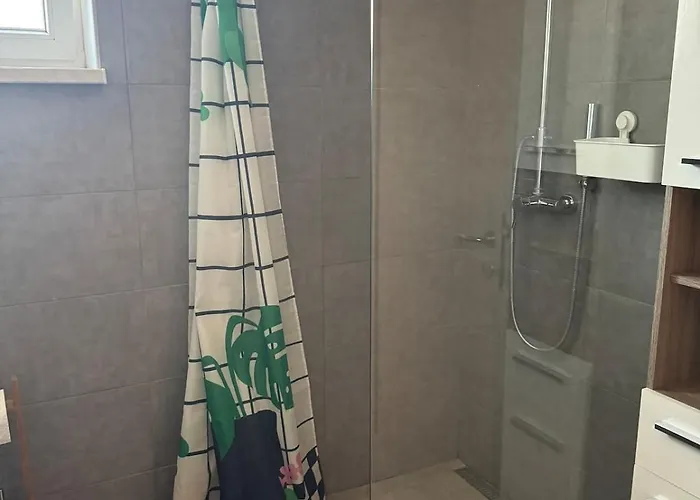 Two Bedrom Modern Flat Near Ljubljana Private Garage &balcony Apartamento *