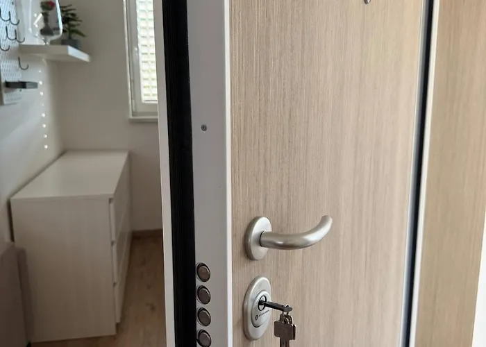 Two Bedrom Modern Flat Near Ljubljana Private Garage &balcony Dobrova