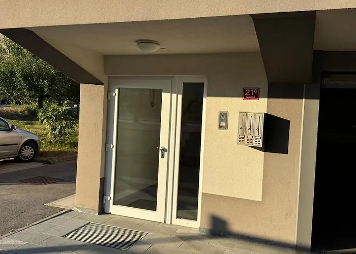 Two Bedrom Modern Flat Near Ljubljana Private Garage &balcony Dobrova