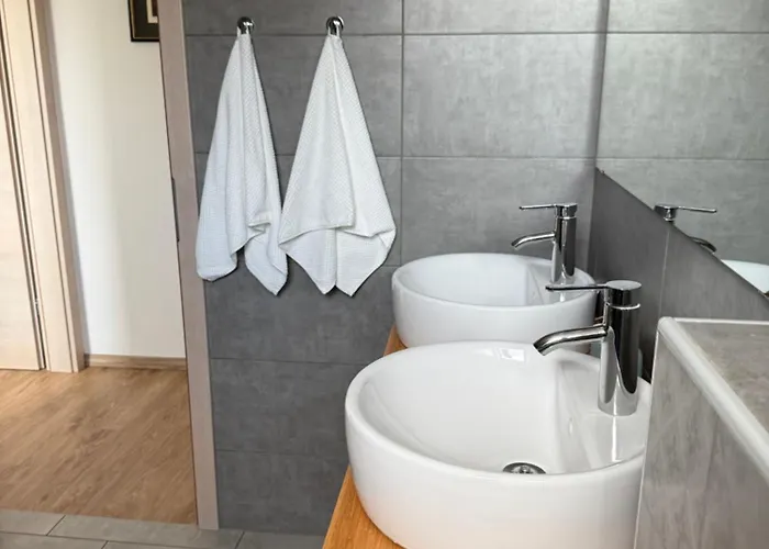 Two Bedrom Modern Flat Near Ljubljana Private Garage &balcony Apartman